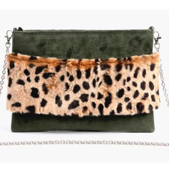 America & Beyond Green Leopard Faux Fur Crossbody Clutch Chain Strap NWT - Picture 2 of 16